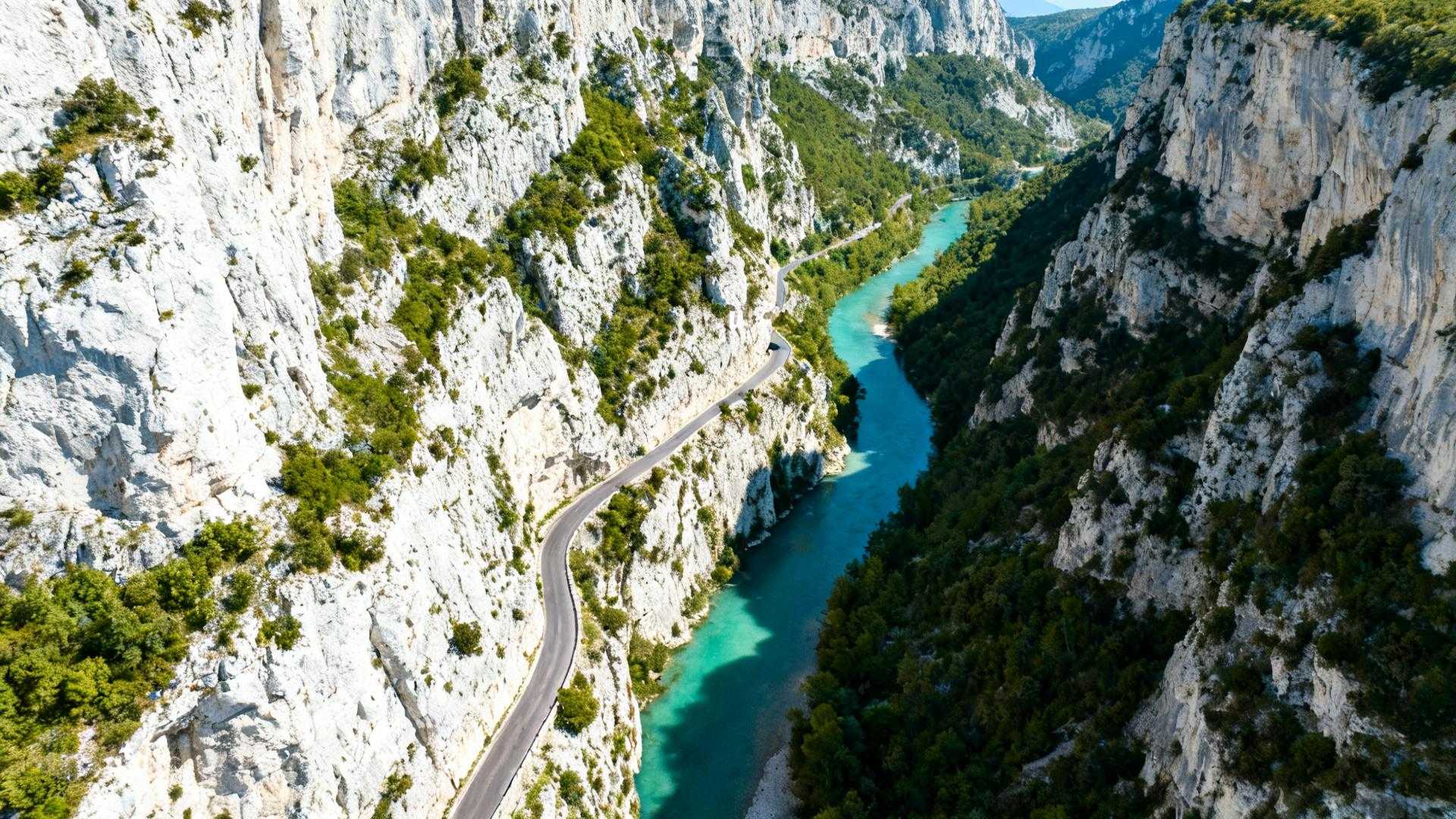Ce canyon de 400 mètres reste moins visité que le Verdon malgré son classement UNESCO