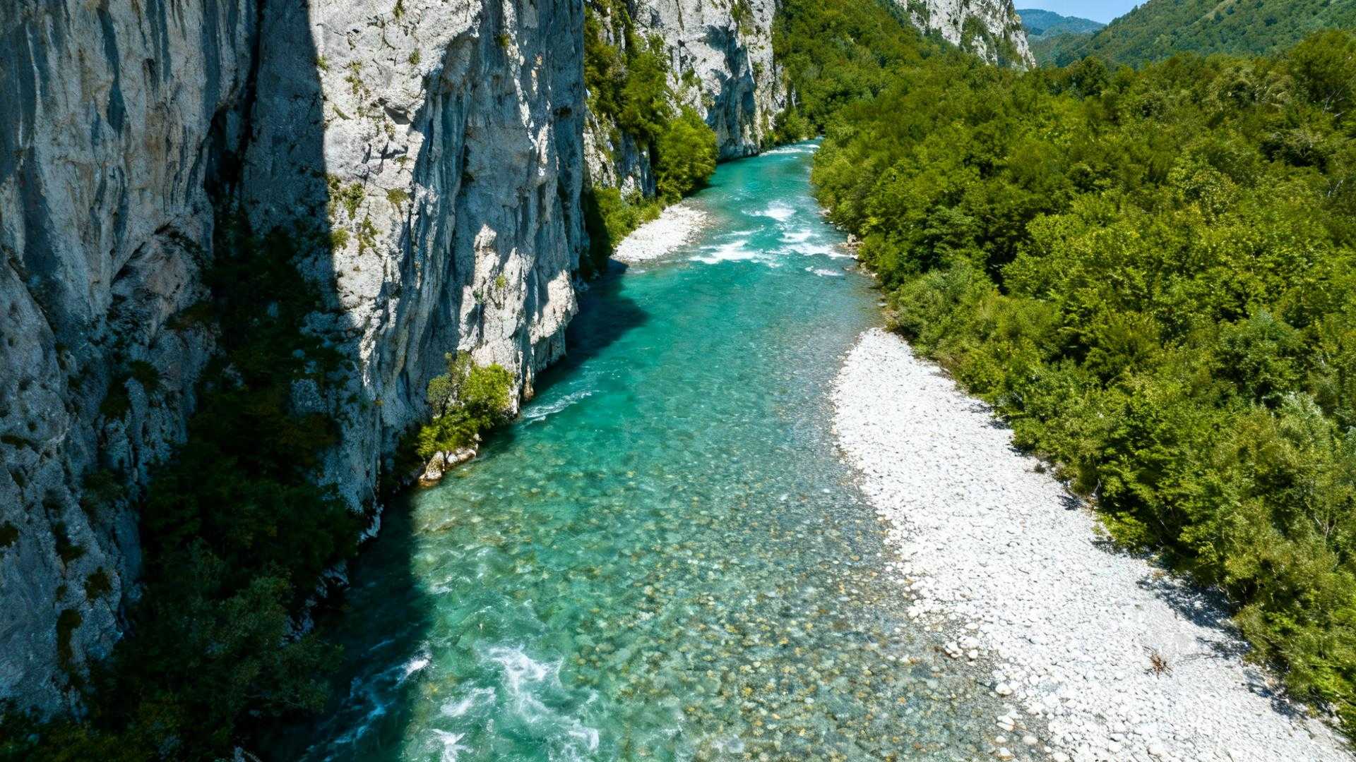 Cette rivière reçoit 1 300 mm de pluie par an – 4 fois plus que la France moyenne