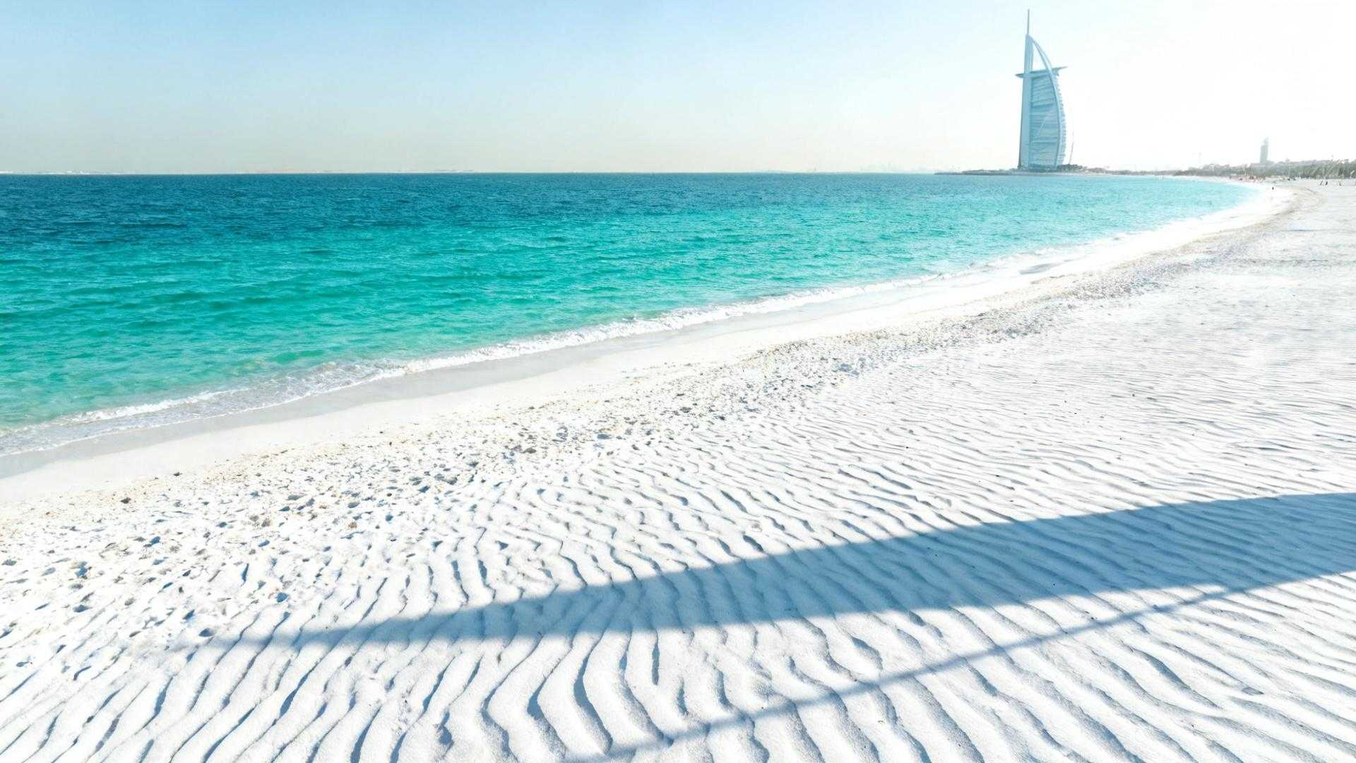 Kite Beach coûte 90 euros la nuit quand le Burj Al Arab facture 1 500 pour le même turquoise