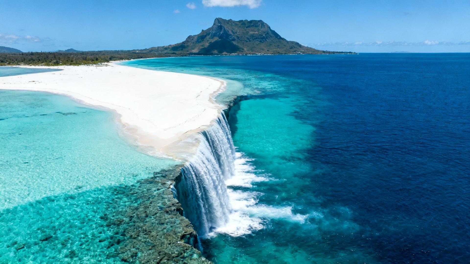 Cette cascade sous-marine de 4 000 mètres coûte 200 € quand les Maldives facturent 800 €