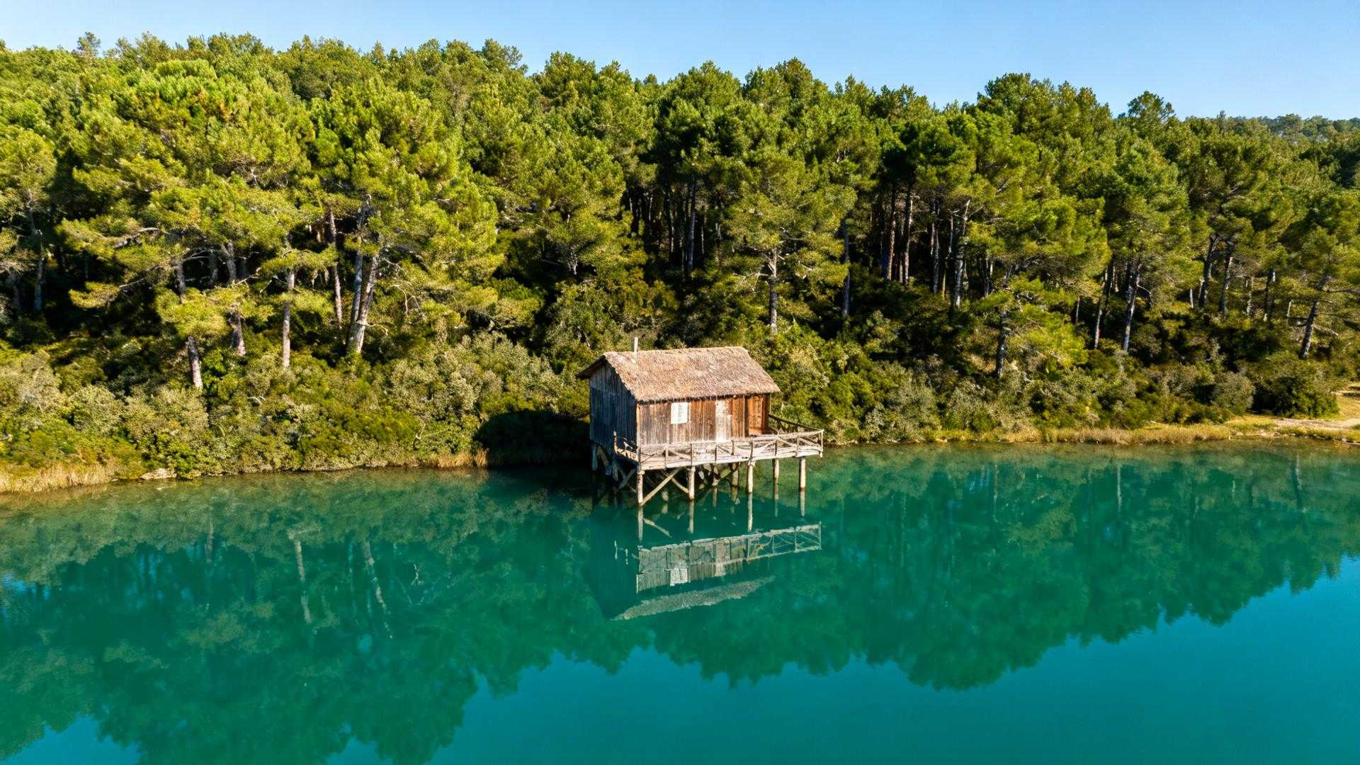 Ce lac landais de 332 hectares coûte 70 € la nuit quand Annecy facture 150 €