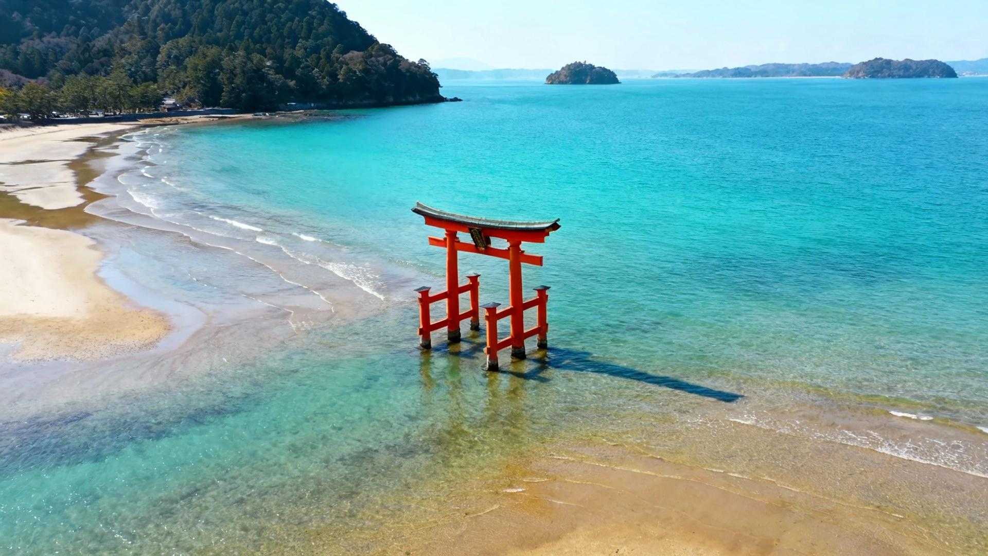 Dit Japanse eiland van 2000 inwoners verbergt een drijvende heiligdom sinds 1168